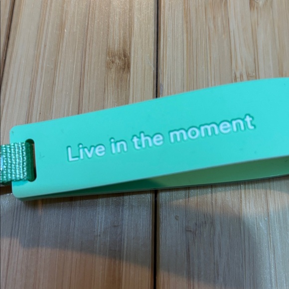 Lululemon silicon keychain. Green. NWT. - Picture 4 of 6